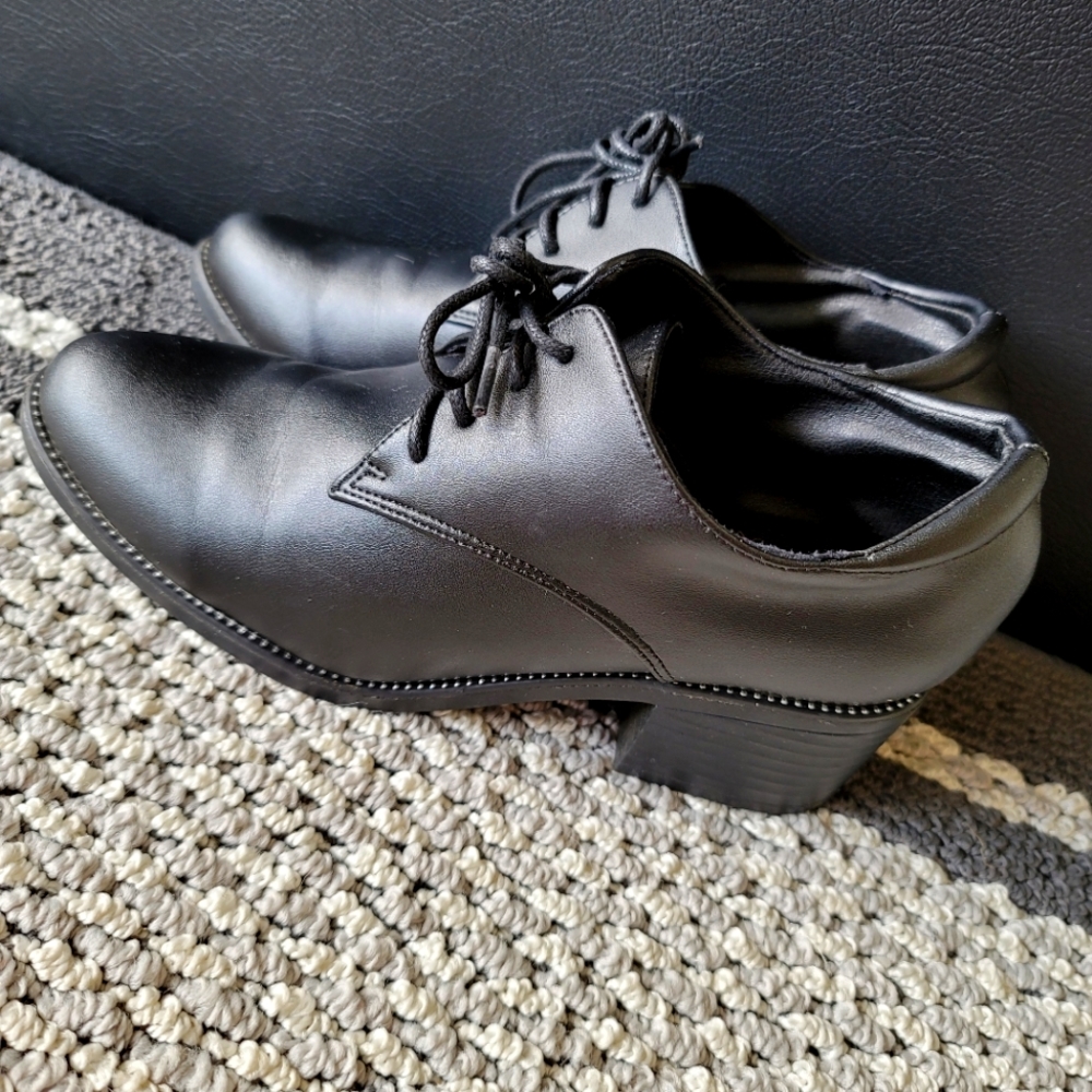 Oxford pumps